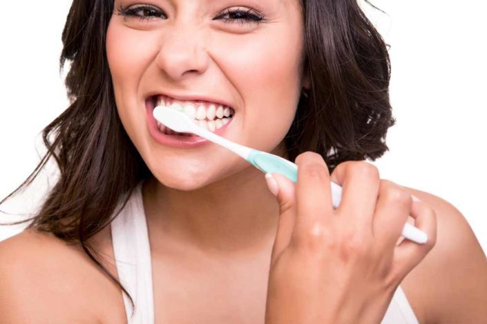 Come lavare i denti correttamente?
