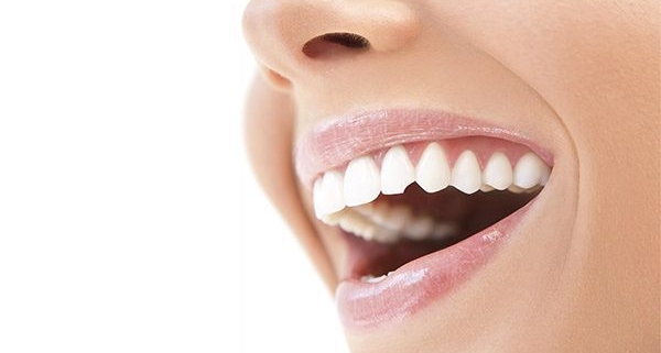 Denti scheggiati: cause e rimedi