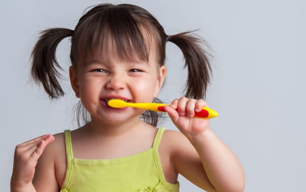 10 consigli per la salute dei denti dei bambini