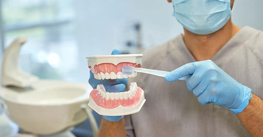 L'importanza dell'igiene orale per la longevità degli impianti dentali