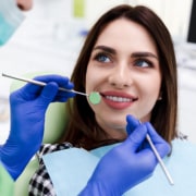 La fluoroprofilassi è una pratica dell'igiene orale che prevede l'utilizzo del fluoro per prevenire la carie dentale. Cannizzo Studio Milano