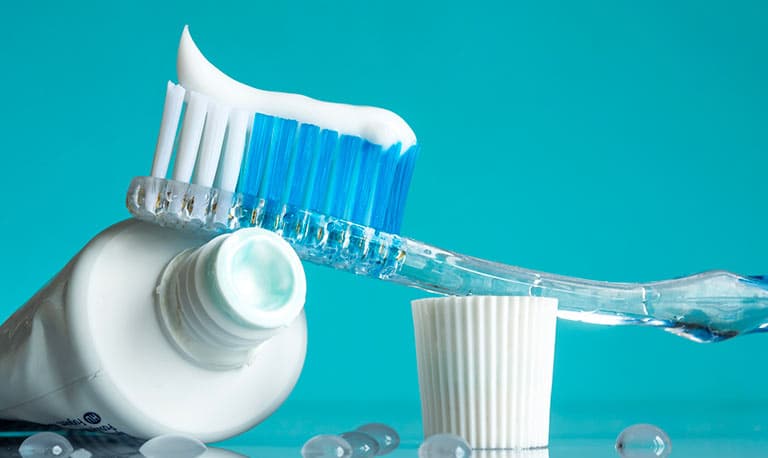 Come pulire un impianto dentale: consigli utili | Cannizzo Studio
